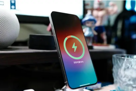 文儒镇苹果15换屏服务分享用什么充电器给iPhone15充电更好 